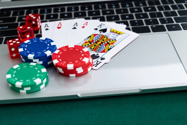 Antarmuka permainan Lightning Dice di platform taunting dengan dealer langsung dan tiga dadu